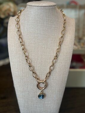 Gold-Setting Deep Blue Cushion Pendant Necklace